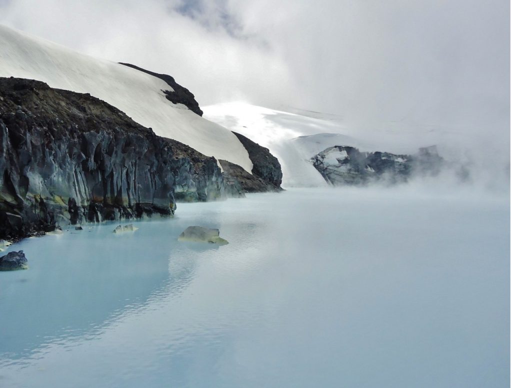 Crater Lake_ruapehu_Tim Hutcheson